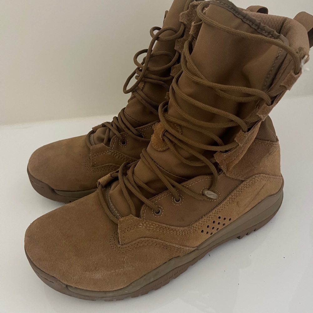 Nike SFB field tan boots us 7.5